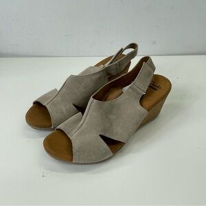 Clarks Helio Float Wedge Sandal in Tan Suede Size 10 Wide